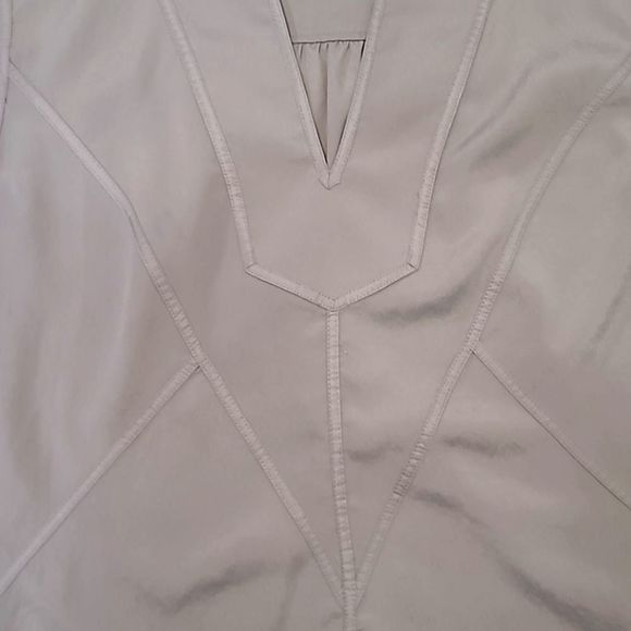 BCBGMaxAzria Flowy Blouse V-Neck Pullover Tunic Top Roll-Tab Quarter Long Sleeve - Picture 7 of 16